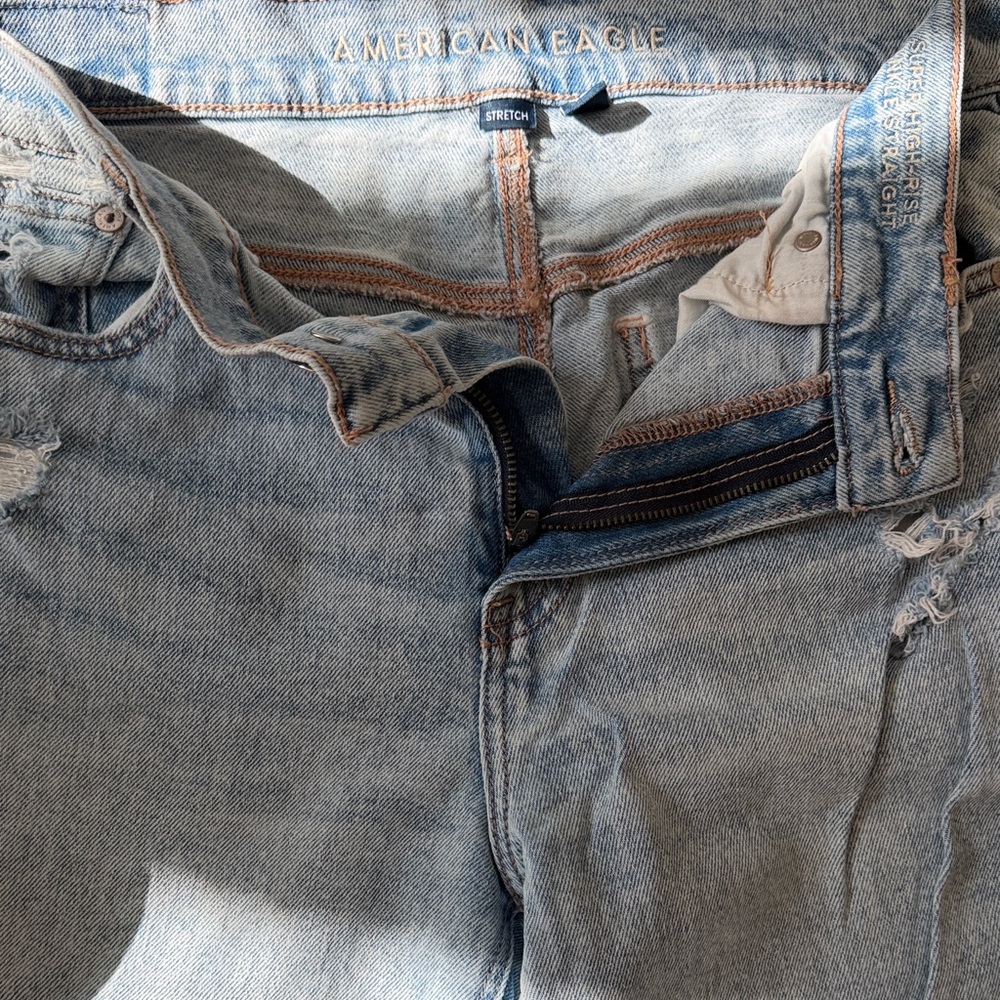 American Eagle Outfitters women’s Light Wash Jeans